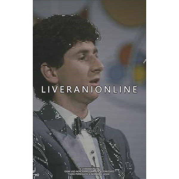 RETROSPETTIVA FABIO AGOSTINO FRANCESCO FAZIO CONDUTTORE TELEVISIVO-IMITATORE-SCRITTORE E PRODUTTORE ARTISTICO NELLA FOTO FABIO FAZIO NELL\'ANNO 1984 NELLA TRASIMISSIONE TELEVISIVA "LORETTA GOGGI IN QUIZ“ AG ALDO LIVERANI SAS