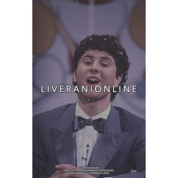 RETROSPETTIVA FABIO AGOSTINO FRANCESCO FAZIO CONDUTTORE TELEVISIVO-IMITATORE-SCRITTORE E PRODUTTORE ARTISTICO NELLA FOTO FABIO FAZIO NELL\'ANNO 1984 NELLA TRASIMISSIONE TELEVISIVA "LORETTA GOGGI IN QUIZ“ AG ALDO LIVERANI SAS