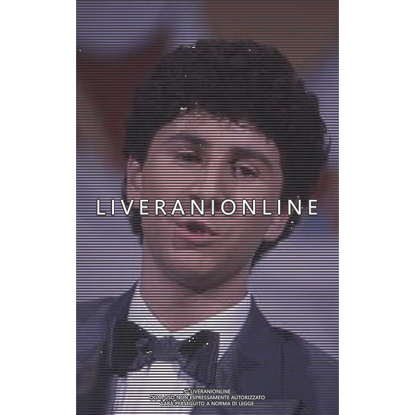 RETROSPETTIVA FABIO AGOSTINO FRANCESCO FAZIO CONDUTTORE TELEVISIVO-IMITATORE-SCRITTORE E PRODUTTORE ARTISTICO NELLA FOTO FABIO FAZIO NELL\'ANNO 1984 NELLA TRASIMISSIONE TELEVISIVA "LORETTA GOGGI IN QUIZ“ AG ALDO LIVERANI SAS