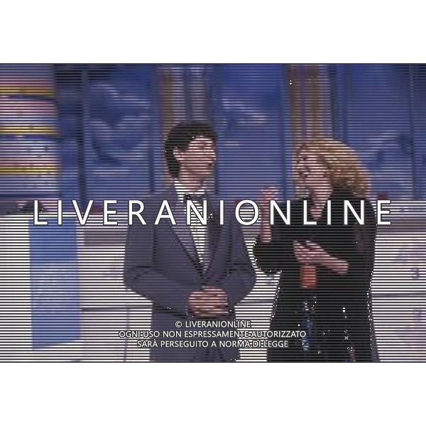 RETROSPETTIVA FABIO AGOSTINO FRANCESCO FAZIO CONDUTTORE TELEVISIVO-IMITATORE-SCRITTORE E PRODUTTORE ARTISTICO NELLA FOTO FABIO FAZIO NELL\'ANNO 1984 CON LORETTA GOGGI NELLA TRASIMISSIONE TELEVISIVA "LORETTA GOGGI IN QUIZ“ AG ALDO LIVERANI SAS