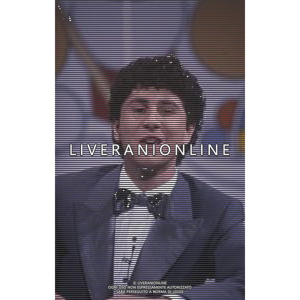 RETROSPETTIVA FABIO AGOSTINO FRANCESCO FAZIO CONDUTTORE TELEVISIVO-IMITATORE-SCRITTORE E PRODUTTORE ARTISTICO NELLA FOTO FABIO FAZIO NELL\'ANNO 1984 NELLA TRASIMISSIONE TELEVISIVA "LORETTA GOGGI IN QUIZ“ AG ALDO LIVERANI SAS