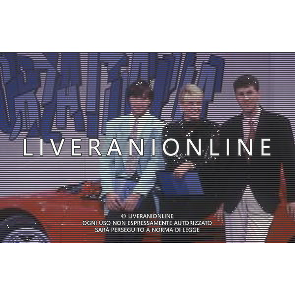 RETROSPETTIVA FABIO AGOSTINO FRANCESCO FAZIO CONDUTTORE TELEVISIVO-IMITATORE-SCRITTORE E PRODUTTORE ARTISTICO NELLA FOTO FABIO FAZIO NELL\'ANNO 1988 NELLA TRASMISSIONE TELEVISIVA “FORZA ITALIA“CON WALTER ZENGA E ROBERTA TERMALI AG ALDO LIVERANI SAS