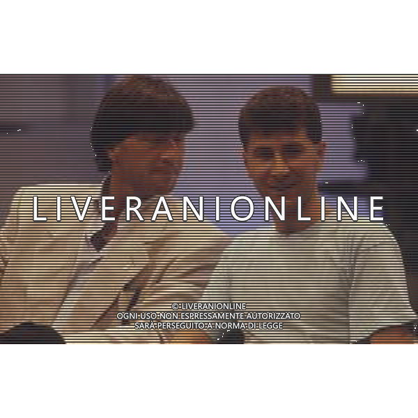 RETROSPETTIVA FABIO AGOSTINO FRANCESCO FAZIO CONDUTTORE TELEVISIVO-IMITATORE-SCRITTORE E PRODUTTORE ARTISTICO NELLA FOTO FABIO FAZIO NELL\'ANNO 1988 NELLA TRASMISSIONE TELEVISIVA “FORZA ITALIA“CON WALTER ZENGA AG ALDO LIVERANI SAS
