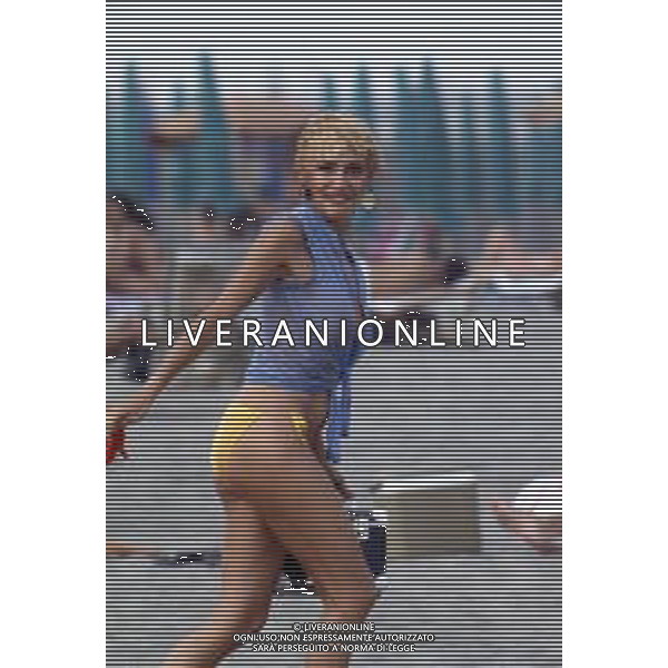 RETROSPETTIVA GLORIA PIEDIMONTE ATTRICE E CANTANTE ANNI \'80 NELLA FOTO AL MARE IN SPIAGGIA NEL 1983 ©Archivio Giovanni Liverani/AGENZIA ALDO LIVERANI SAS
