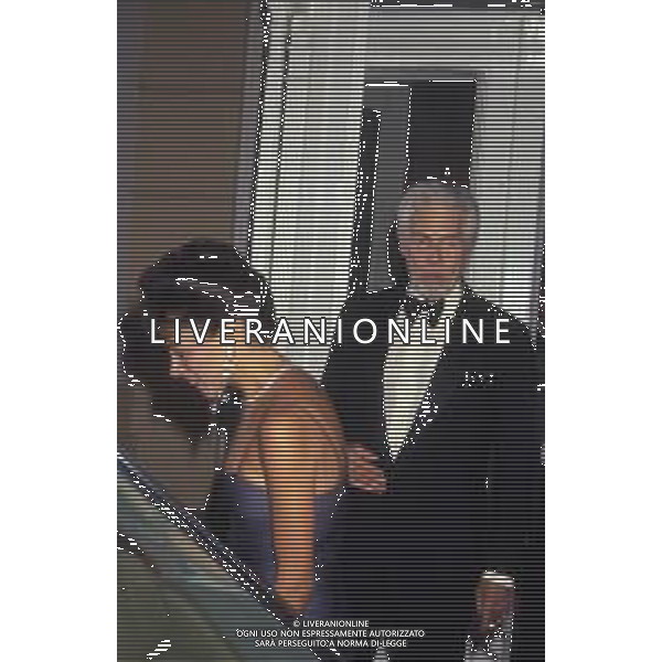 RETROSPETTIVA JAMES COBURN ATTORE NELLA FOTO JAMES COBURN CON LA MOGLIE PAULA O\'HARA A CERNOBBIO NELL\'ANNO 1992 AG ALDO LIVERANI SAS 