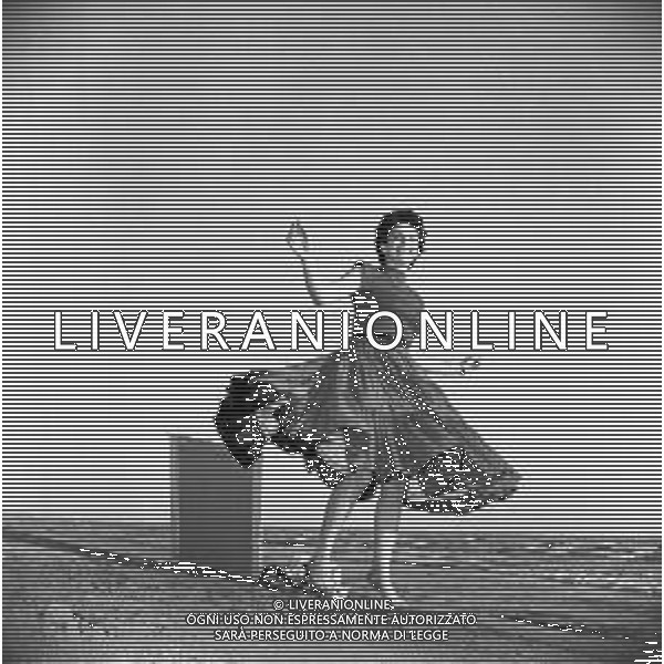 RETROSPETTIVA EVA FISCHER PITTRICE JUGOSLAVA NATURALIZZATA ITALIANA AL MARE SULLA SPIAGGIA NEGLI ANNI \'50-60 ©Archivio Giovanni Liverani/AGENZIA ALDO LIVERANI SAS