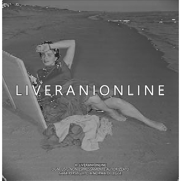 RETROSPETTIVA EVA FISCHER PITTRICE JUGOSLAVA NATURALIZZATA ITALIANA AL MARE SULLA SPIAGGIA NEGLI ANNI \'50-60 ©Archivio Giovanni Liverani/AGENZIA ALDO LIVERANI SAS