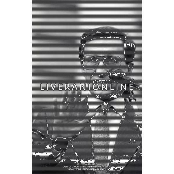RETROSPETTIVA GIANFRANCO FINI POLITICO NELLA FOTO GIANFRANCO FINI A MILANO IN UN COMIZIO POLITICO AG ALDO LIVERANI SAS 