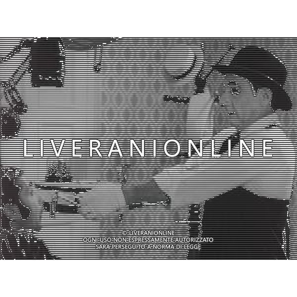 RETROSPETTIVA FEBO CONTI CONDUTTORE RADIOFONICO E TELEVISIVO NELLA FOTO FEBO CONTI IMITA RIDOLINI AG ALDO LIVERANI SAS  