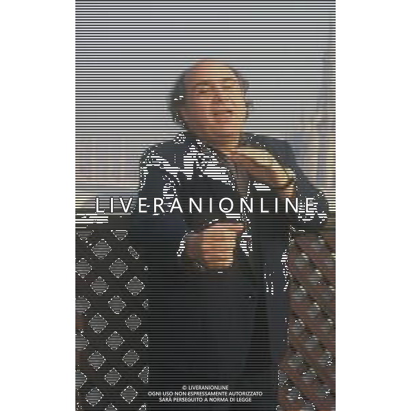 RETROSPETTIVA DANNY DE VITO ATTORE NELLA FOTO DANNY DE VITO A MILANO IN TERRAZZA MARTINI NELL\'ANNO 1989 AG ALDO LIVERANI SAS