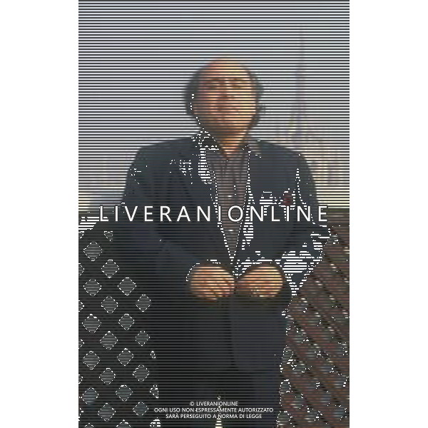 RETROSPETTIVA DANNY DE VITO ATTORE NELLA FOTO DANNY DE VITO A MILANO IN TERRAZZA MARTINI NELL\'ANNO 1989 AG ALDO LIVERANI SAS