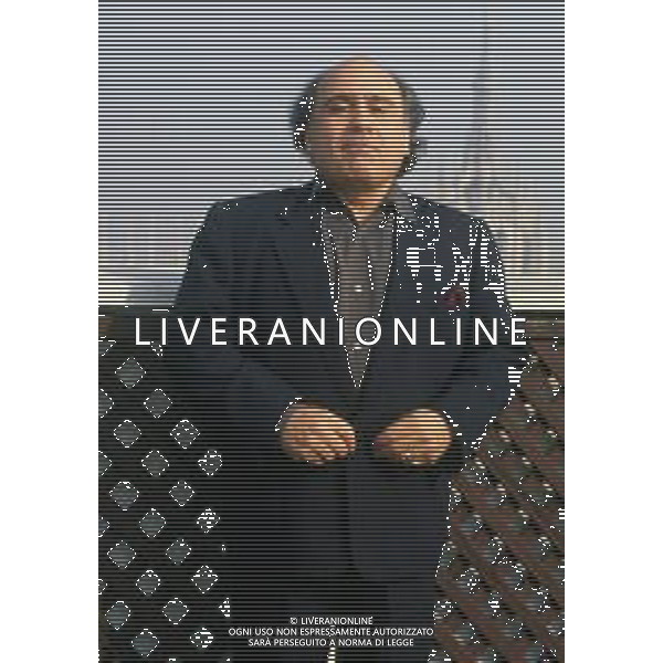 RETROSPETTIVA DANNY DE VITO ATTORE NELLA FOTO DANNY DE VITO A MILANO IN TERRAZZA MARTINI NELL\'ANNO 1989 AG ALDO LIVERANI SAS