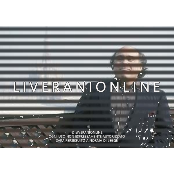 RETROSPETTIVA DANNY DE VITO ATTORE NELLA FOTO DANNY DE VITO A MILANO IN TERRAZZA MARTINI NELL\'ANNO 1989 AG ALDO LIVERANI SAS