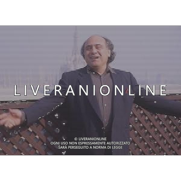 RETROSPETTIVA DANNY DE VITO ATTORE NELLA FOTO DANNY DE VITO A MILANO IN TERRAZZA MARTINI NELL\'ANNO 1989 AG ALDO LIVERANI SAS