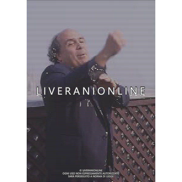 RETROSPETTIVA DANNY DE VITO ATTORE NELLA FOTO DANNY DE VITO A MILANO IN TERRAZZA MARTINI NELL\'ANNO 1989 AG ALDO LIVERANI SAS