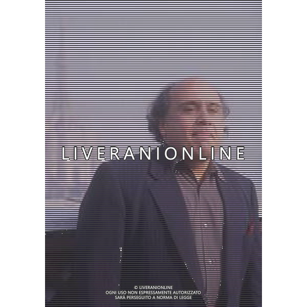 RETROSPETTIVA DANNY DE VITO ATTORE NELLA FOTO DANNY DE VITO A MILANO IN TERRAZZA MARTINI NELL\'ANNO 1989 AG ALDO LIVERANI SAS