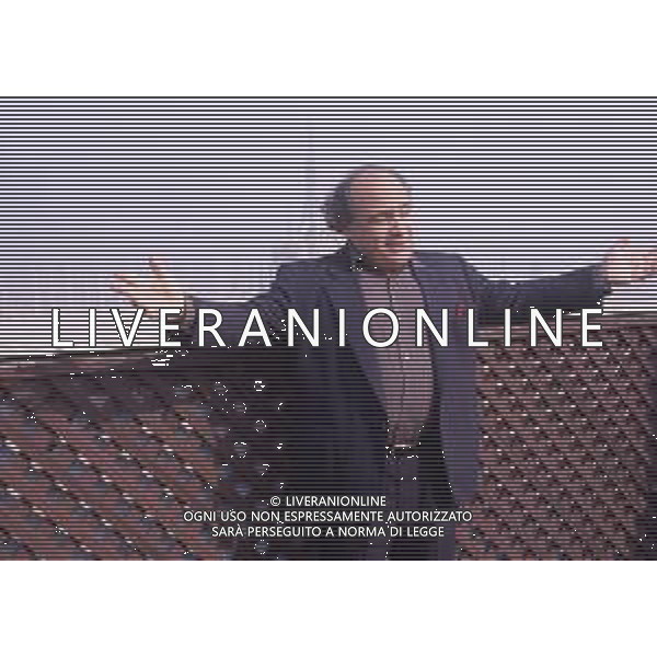 RETROSPETTIVA DANNY DE VITO ATTORE NELLA FOTO DANNY DE VITO A MILANO IN TERRAZZA MARTINI NELL\'ANNO 1989 AG ALDO LIVERANI SAS