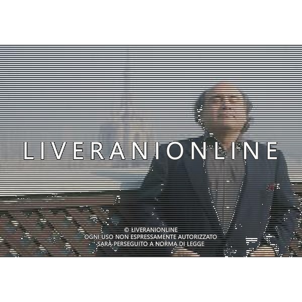 RETROSPETTIVA DANNY DE VITO ATTORE NELLA FOTO DANNY DE VITO A MILANO IN TERRAZZA MARTINI NELL\'ANNO 1989 AG ALDO LIVERANI SAS