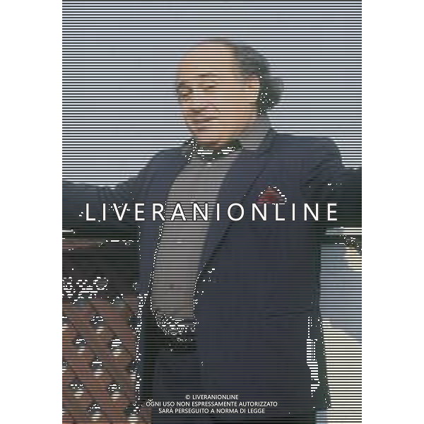 RETROSPETTIVA DANNY DE VITO ATTORE NELLA FOTO DANNY DE VITO A MILANO IN TERRAZZA MARTINI NELL\'ANNO 1989 AG ALDO LIVERANI SAS