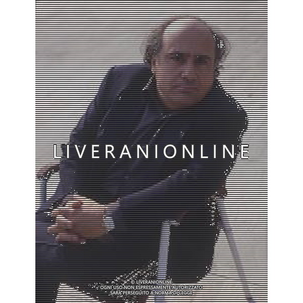 RETROSPETTIVA DANNY DE VITO ATTORE NELLA FOTO DANNY DE VITO A MILANO IN TERRAZZA MARTINI NELL\'ANNO 1989 AG ALDO LIVERANI SAS