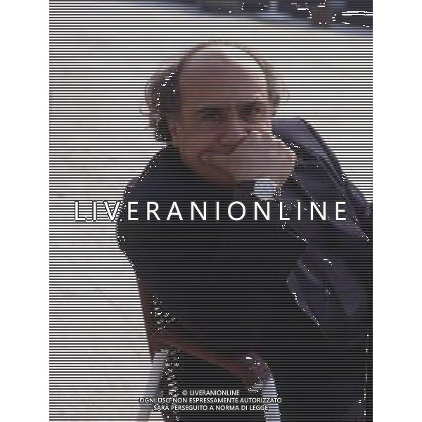 RETROSPETTIVA DANNY DE VITO ATTORE NELLA FOTO DANNY DE VITO A MILANO IN TERRAZZA MARTINI NELL\'ANNO 1989 AG ALDO LIVERANI SAS