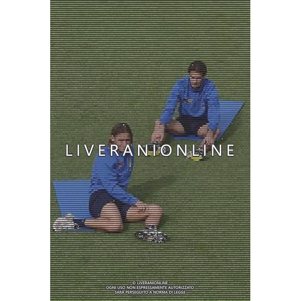 COVERCIANO 04/10/2005 RADUNO E ALLENAMENTO ITALIA NELLA FOTO: FRANCESCO TOTTI E ALBERTO GILARDINO FOTO GIANNI NUCCI/AG. ALDO LIVERANI