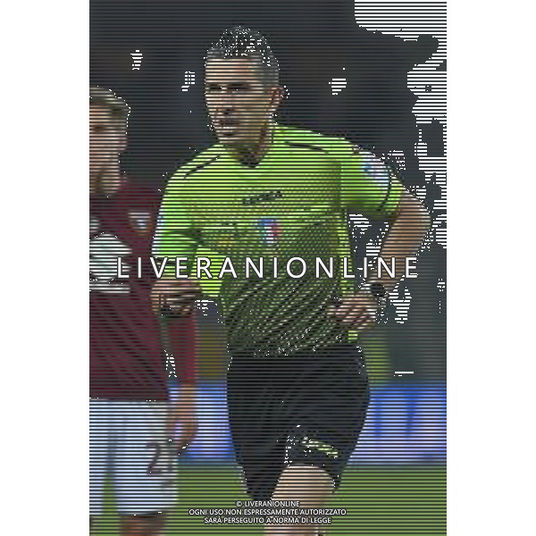 Torino 10.1.2022 Stadio Olimpico Grande Torino ©Alessandro Falzone/Agenzia Aldo Liverani Torino vs Fiorentina Serie A Tim 2021/2022 Nella foto : Livio Marinelli arbitro con il cartellino giallo in mano ©TVAF Falzone/AGENZIA ALDO LIVERANI SAS