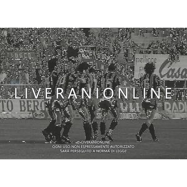 15-04-1984 BERGAMO CAMPIONATO DI CALCIO SERIE B ATALANTA -EMPOLI 1-0 NELLA FOTO ABBRACCI GIOCATORI ATALANTA DOPO IL GOAL AG ALDO LIVERANI SAS