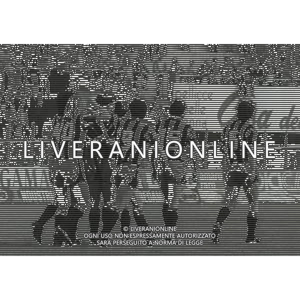 15-04-1984 BERGAMO CAMPIONATO DI CALCIO SERIE B ATALANTA -EMPOLI 1-0 NELLA FOTO ABBRACCI GIOCATORI ATALANTA DOPO IL GOAL AG ALDO LIVERANI SAS