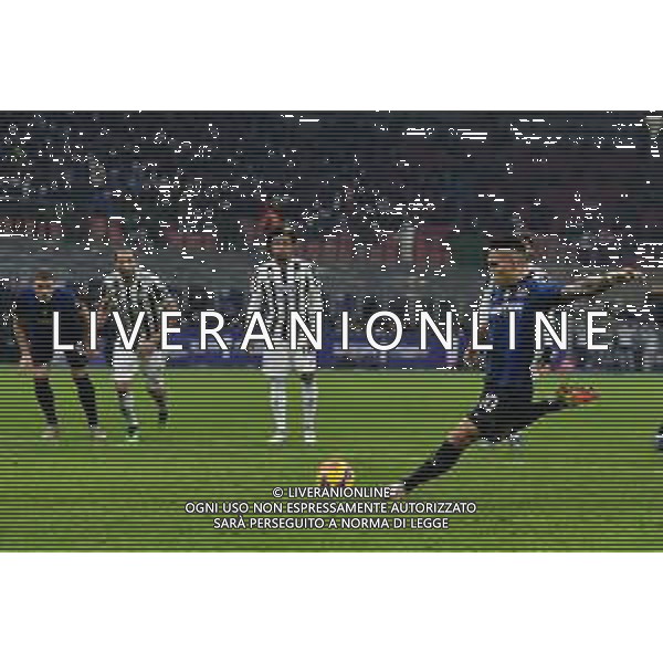 Milano 12.01.2022 Stadio Giuseppe Meazza ©Alessandro Falzone/Agenzia Aldo Liverani Inter vs Juventus Supercoppa Frecciarossa Nella foto : GOL SU RIGORE DI LAUTARO MARTINEZ ©FALZONE/AGENZIA ALDO LIVERANI SAS