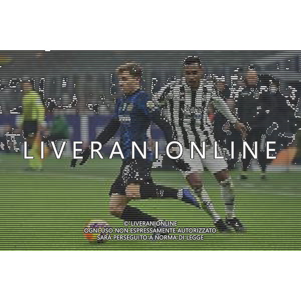 Nicolo\' Barella (Inter) e Alex Sandro (Juventus) Inter vs Juventus Finale Supercoppa Frecciarossa Milano 12-01-2022 Stadio Giuseppe Meazza - San Siro foto Roberto Garavaglia/ag. Aldo Liverani sas /AGENZIA ALDO LIVERANI SAS