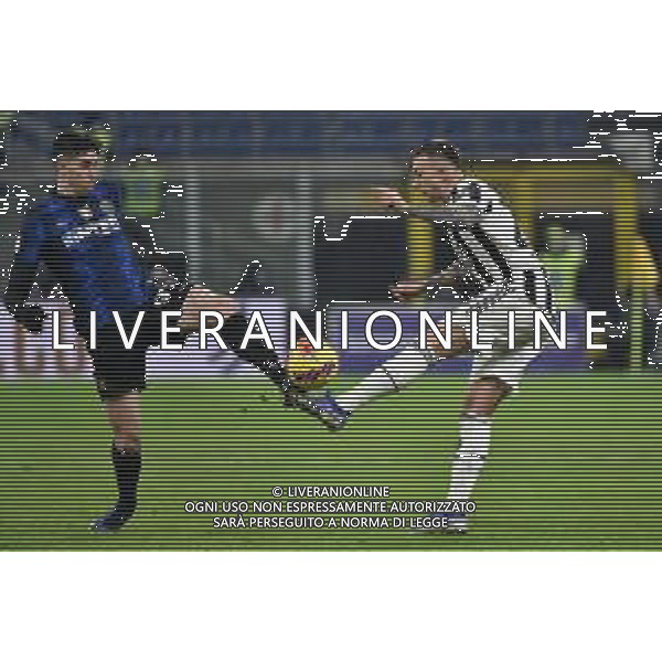 Alessandro Bastoni (Inter) e Federico Bernardeschi (Juventus) Inter vs Juventus Finale Supercoppa Frecciarossa Milano 12-01-2022 Stadio Giuseppe Meazza - San Siro foto Roberto Garavaglia/ag. Aldo Liverani sas /AGENZIA ALDO LIVERANI SAS
