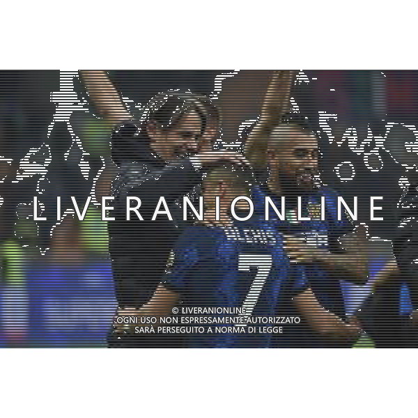 esultanza finale Inter - Alexis Sanchez con simone inzaghi e arturo vidal Inter vs Juventus Finale Supercoppa Frecciarossa Milano 12-01-2022 Stadio Giuseppe Meazza - San Siro foto Roberto Garavaglia/ag. Aldo Liverani sas /AGENZIA ALDO LIVERANI SAS