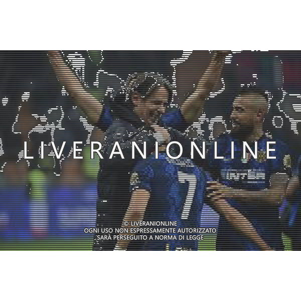 esultanza finale Inter - Alexis Sanchez con simone inzaghi e arturo vidal Inter vs Juventus Finale Supercoppa Frecciarossa Milano 12-01-2022 Stadio Giuseppe Meazza - San Siro foto Roberto Garavaglia/ag. Aldo Liverani sas /AGENZIA ALDO LIVERANI SAS