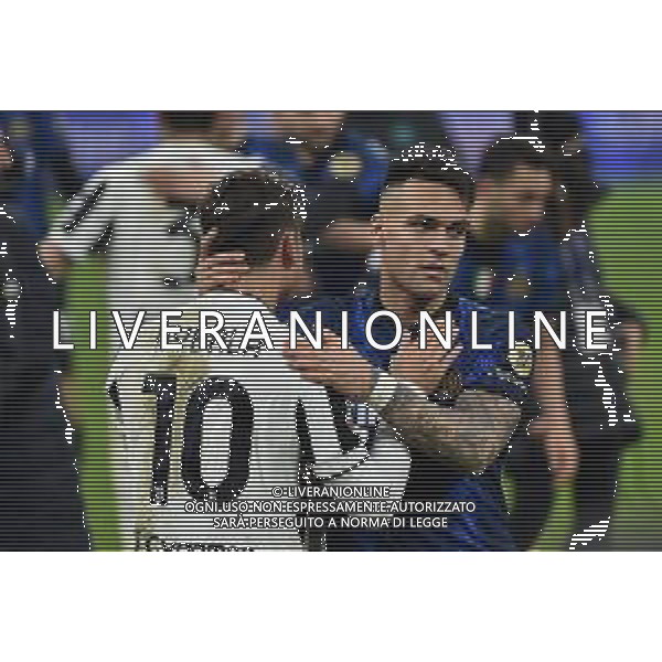 Paulo Dybala (Juventus) e Lautaro Martinez (Inter) a fine gara Inter vs Juventus Finale Supercoppa Frecciarossa Milano 12-01-2022 Stadio Giuseppe Meazza - San Siro foto Roberto Garavaglia/ag. Aldo Liverani sas /AGENZIA ALDO LIVERANI SAS