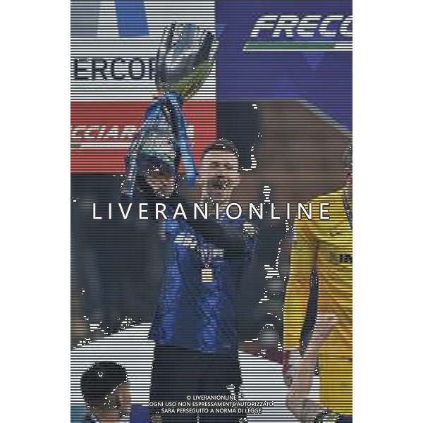 Festeggiamenti Inter dopo la premiazione - Ivan Perisic con il trofeo Inter vs Juventus Finale Supercoppa Frecciarossa Milano 12-01-2022 Stadio Giuseppe Meazza - San Siro foto Roberto Garavaglia/ag. Aldo Liverani sas /AGENZIA ALDO LIVERANI SAS