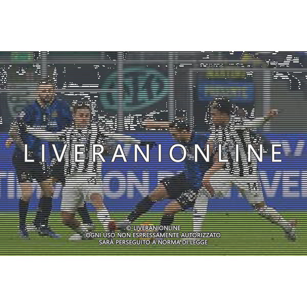 Milano 12.01.2022 Stadio Giuseppe Meazza ©Alessandro Falzone/Agenzia Aldo Liverani Inter vs Juventus Supercoppa Frecciarossa Nella foto : Paulo Dybala-Hakan Calhanoglu-Weston McKennie