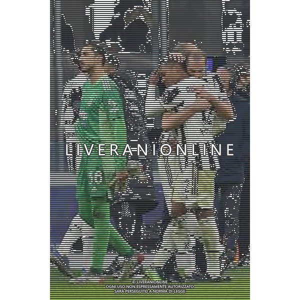 Milano 12.01.2022 Stadio Giuseppe Meazza ©Alessandro Falzone/Agenzia Aldo Liverani Inter vs Juventus Supercoppa Frecciarossa Nella foto : Alex Sandro consolato da Giorgio Chiellini e Massimiliano Allegri
