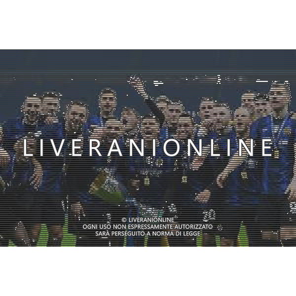 Milano 12.01.2022 Stadio Giuseppe Meazza ©Alessandro Falzone/Agenzia Aldo Liverani Inter vs Juventus Supercoppa Frecciarossa Nella foto : Esultanze Inter con la Super coppa