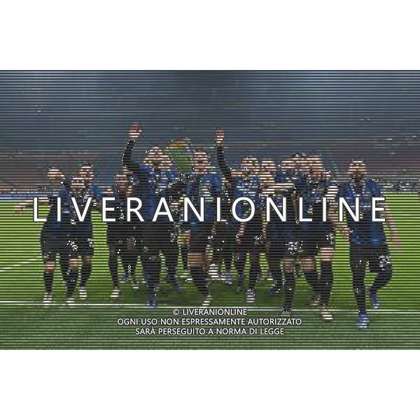 festeggiamenti Inter dopo la premiazione - joaquin correa con il trofeo Inter vs Juventus Finale Supercoppa Frecciarossa Milano 12-01-2022 Stadio Giuseppe Meazza - San Siro foto Roberto Garavaglia/ag. Aldo Liverani sas /AGENZIA ALDO LIVERANI SAS
