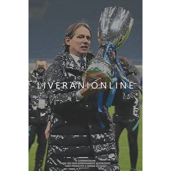 festeggiamenti Inter dopo la premiazione - Simone Inzaghi allenatore Inter con il trofeo Inter vs Juventus Finale Supercoppa Frecciarossa Milano 12-01-2022 Stadio Giuseppe Meazza - San Siro foto Roberto Garavaglia/ag. Aldo Liverani sas /AGENZIA ALDO LIVERANI SAS