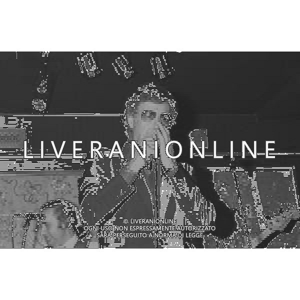 RETROSPETTIVA DEL CANTANTE FRANCO CALIFANO MENTRE SI ESIBISCE AD UNA SERATA AL RISTORANTE MAXIM DI MILANO NEL 1986 ©ARCHIVIO AGENZIA ALDO LIVERANI SAS