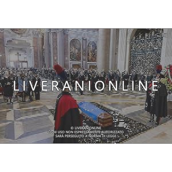 14-01-2022 ROMA Il Presidente della Repubblica, Sergio Mattarella, ha partecipato ai Funerali di Stato del Presidente del Parlamento Europeo David Sassoli, che si sono tenuti a Roma presso la Basilica di Santa Maria degli Angeli e dei Martiri, alla presenza delle più alte cariche istituzionali italiane ed europee. FOTO UFFICIO STAMPA QUIRINALE-AG ALDO LIVERANI SAS