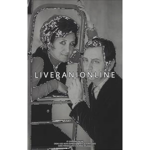 RETROSPETTIVA ANTONELLA STENI ATTRICE NELLA FOTO ANTONELLA STENI A ROMA NELL\'ANNO 1970 CON ENRICO SIMONETTI AG ALDO LIVERANI SAS