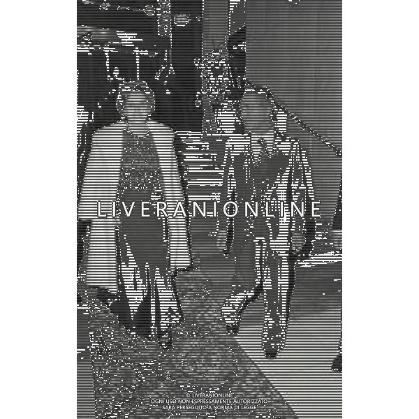 RETROSPETTIVA ANTONELLA STENI ATTRICE NELLA FOTO ANTONELLA STENI CON ELIO PANDOLFI NELL\'ANNO 1974 ALLE MASCHERE D\'ARGENTO A CAMPIONE D\'ITALIA AG ALDO LIVERANI SAS
