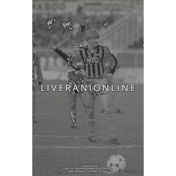 27-01-1985 AREZZO CAMPIONATO DI CALCIO SERIE B AREZZO -PISA 0-1 NELLA FOTO WIM KIEFT RIGORE AG ALDO LIVERANI SAS