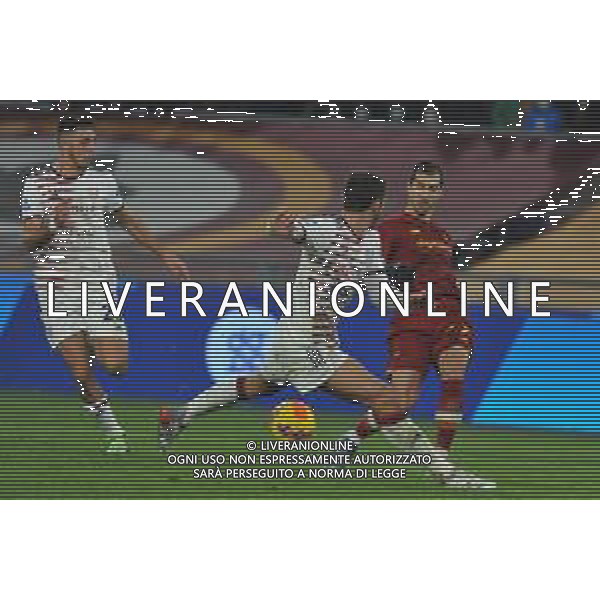 Roma vs Cagliari Campionato Serie A TIM - 22 giornata Stadio Olimpico - Roma 16-01-2022 nella foto Carboni e Mkhitaryan ©Federico Gaetano/AGENZIA ALDO LIVERANI SAS