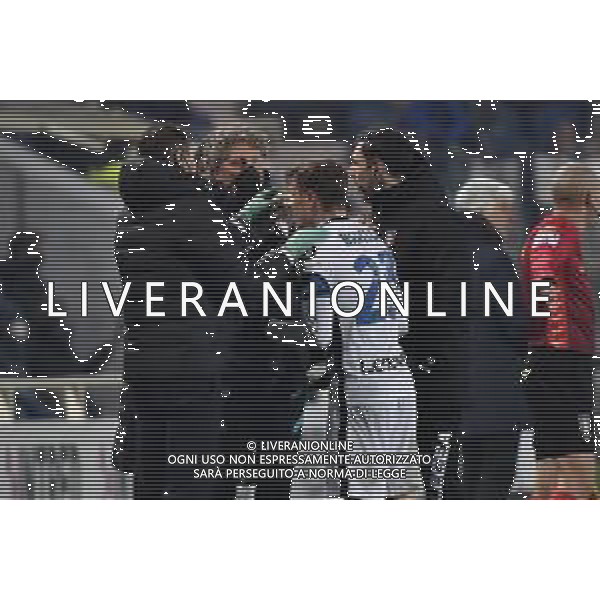 Nicolo\' Barella (Inter) medicato a bordo campo dopo uno scontro di gioco Atalanta vs Inter Campionato Serie A TIM - 22a giornata Bergamo 16-01-2022 Gewiss Stadium - Stadio Atleti Azzurri d\'Italia foto Roberto Garavaglia/ag. Aldo Liverani sas/AGENZIA ALDO LIVERANI SAS