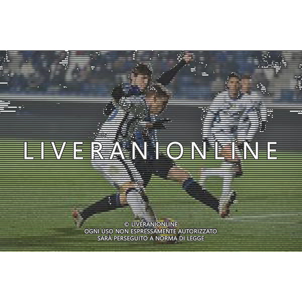 Nicolo\' Barella (Inter) e Marten de Roon (Atalanta) Atalanta vs Inter Campionato Serie A TIM - 22a giornata Bergamo 16-01-2022 Gewiss Stadium - Stadio Atleti Azzurri d\'Italia foto Roberto Garavaglia/ag. Aldo Liverani sas/AGENZIA ALDO LIVERANI SAS