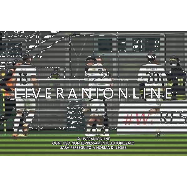 esultanza Spezia dopo il gol dell\'1 a 1 Kevin Agudelo Milan vs Spezia Campionato Serie A TIM - 22a giornata Milano 17-01-2022 Stadio Giuseppe Meazza - San Siro foto Roberto Garavaglia/ag. Aldo Liverani sas/AGENZIA ALDO LIVERANI SAS